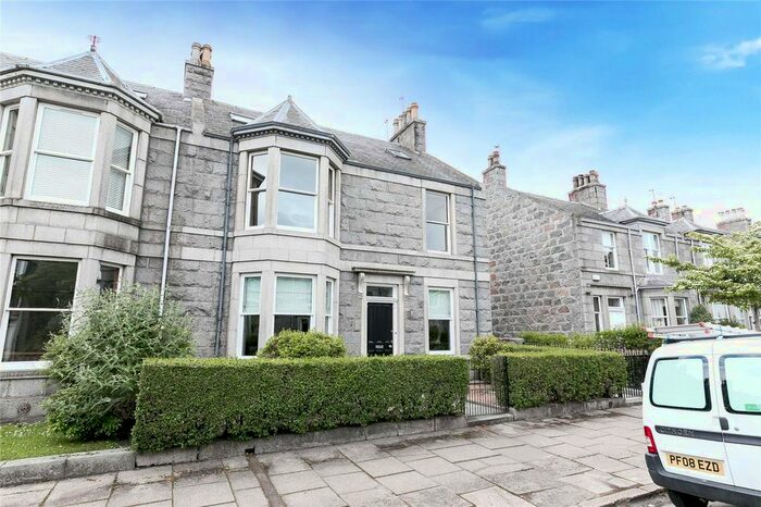 2 Bedroom Flat To Rent In Burns Road, Aberdeen, AB15
