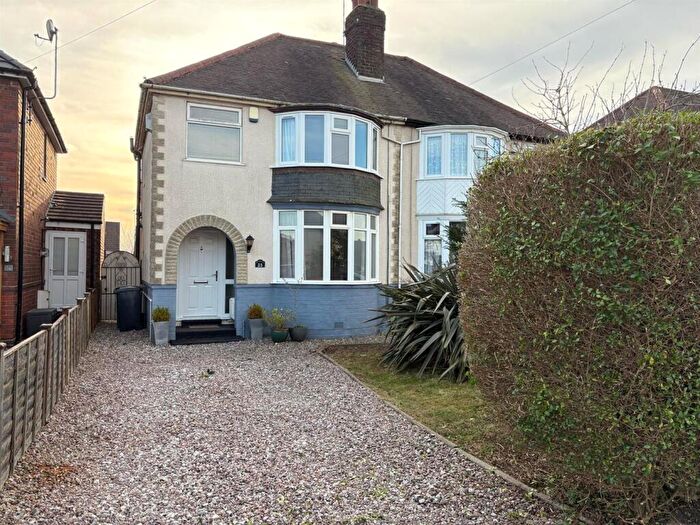 3 Bedroom Semi-Detached House To Rent In Graham Road, Halesowen, West Midlands, B62