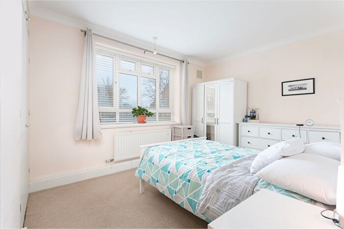 2 Bedroom Flat To Rent In Valley Road, Streatham, London, SW16