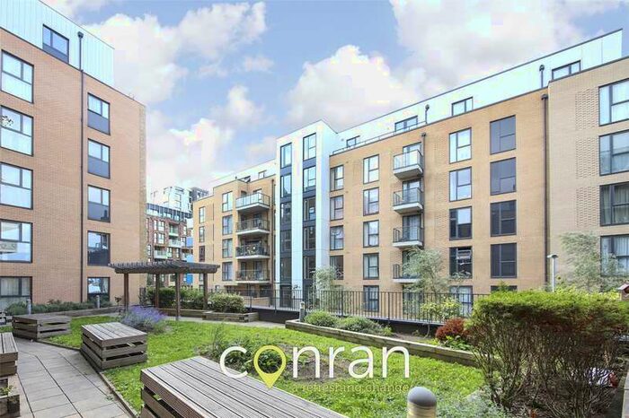 2 Bedroom Apartment To Rent In Blackheath Hill, Greenwich, SE10