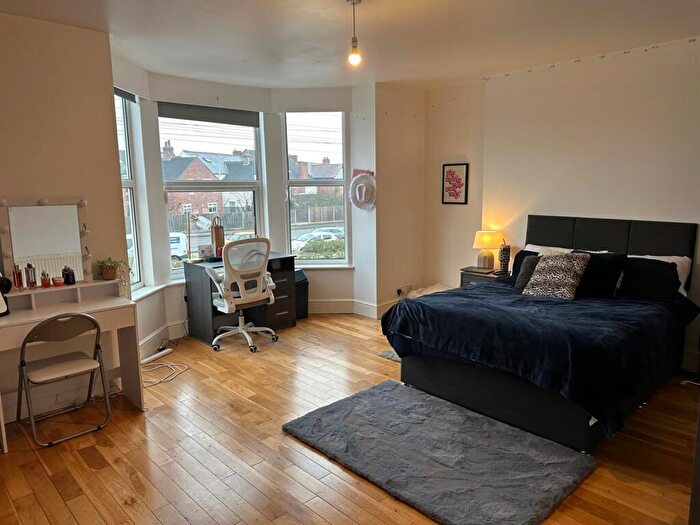 6 Bedroom Semi-Detached House To Rent In **£pppw Excl Bills - Radcliffe Road, West Bridgford, NG2