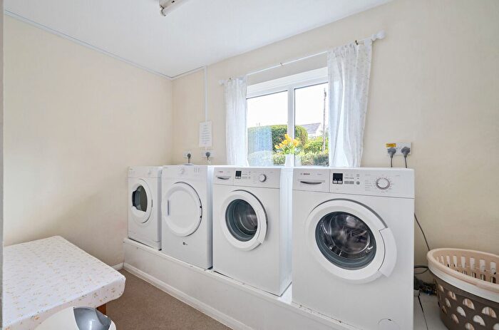 2 Bedroom Flat For Sale In Badgers Croft, Victoria Road, Mortimer Common, Reading, RG7