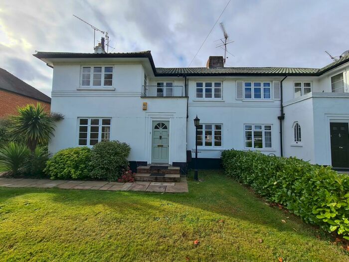 2 Bedroom Apartment To Rent In Broomfield Court, Sunningdale, SL5