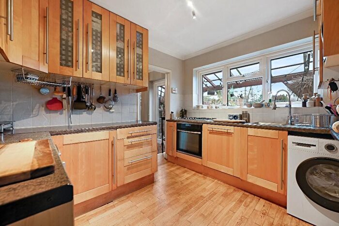 3 Bedroom Property For Sale In Prayle Grove, London, NW2