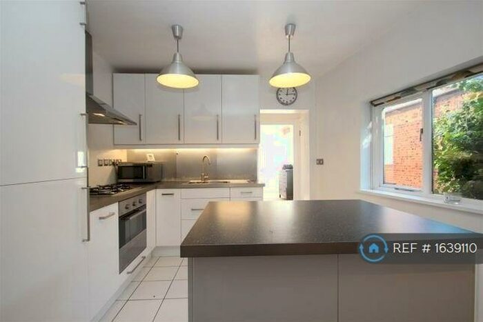 1 Bedroom Flat To Rent In Talbot Road, London, N6
