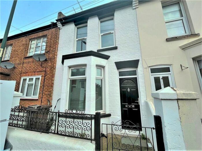 3 Bedroom Terraced House To Rent In Balmoral Road, Gillingham, Kent, ME7