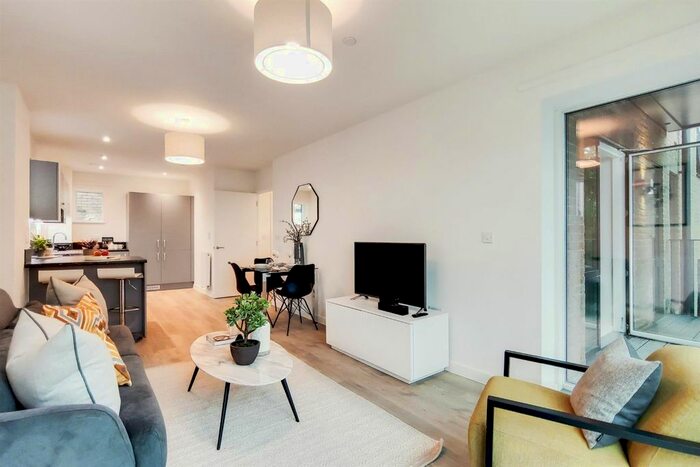 2 Bedroom Flat To Rent In Eden House, Hounslow, TW3