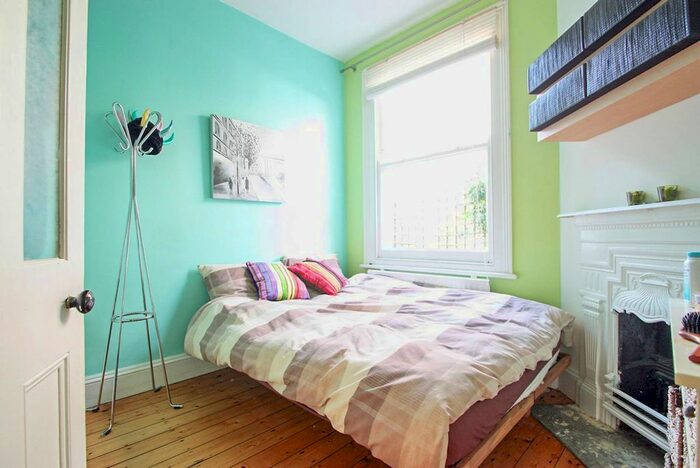 2 Bedroom Flat To Rent In Felsham Road, West Putney, London, SW15