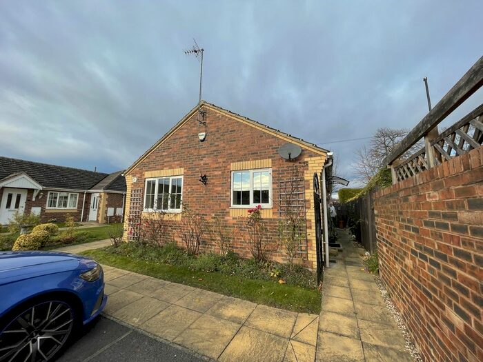 2 Bedroom Bungalow To Rent In Skye View, Leeds, West Yorkshire LS26