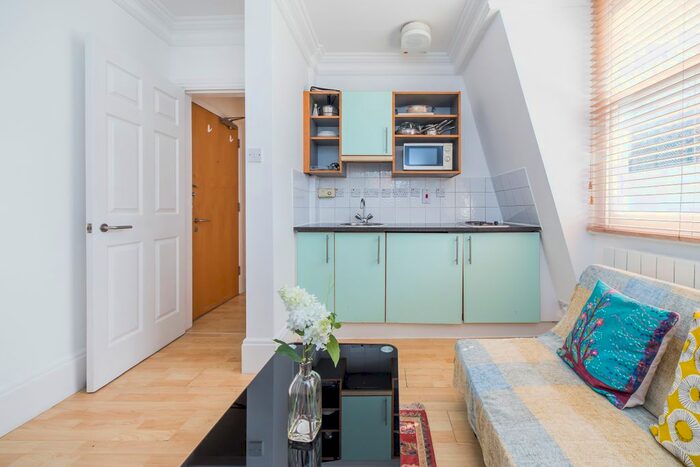 1 Bedroom Flat To Rent In White Horse Street, London, W1J