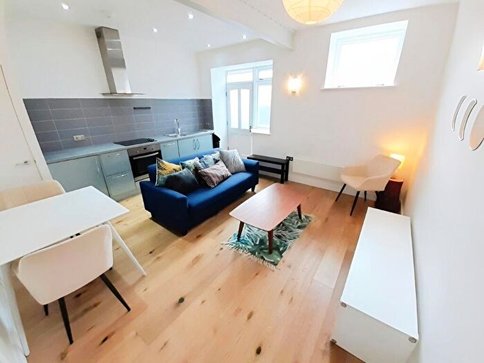 2 Bedroom Flat To Rent In Park Place, Leeds, LS1