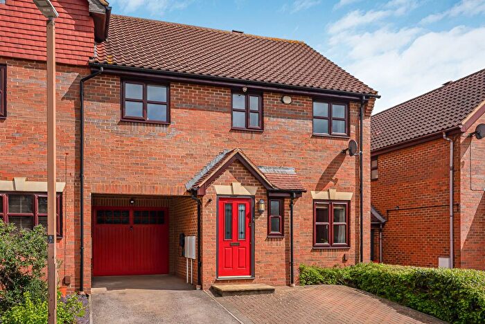 4 Bedroom End Of Terrace House For Sale In Upton Grove, Milton Keynes, MK5