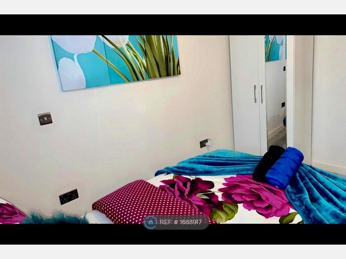 2 Bedroom Flat To Rent In Conditioning House, West Yorkshire, BD1