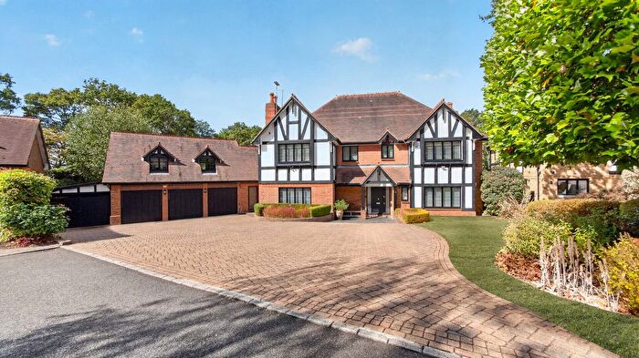 5 Bedroom Detached House For Sale In Greenoak Place, Hadley Wood, EN4