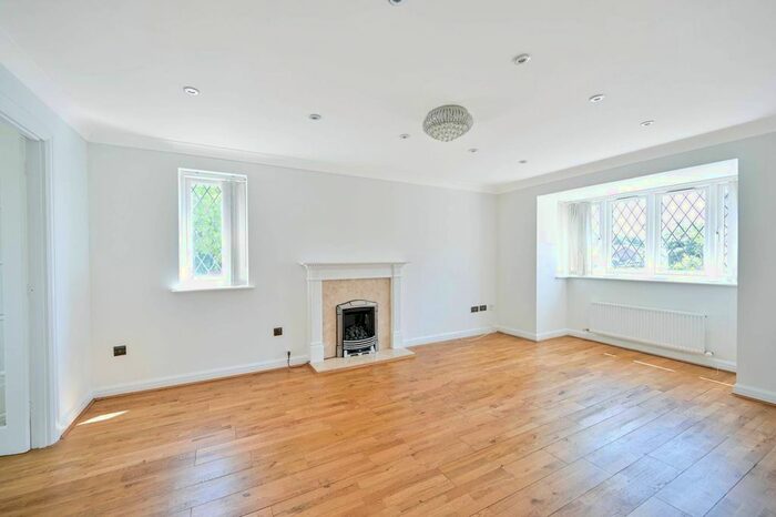 4 Bedroom Detached House To Rent In Chiddingstone Close, Belmont, Sutton, SM2