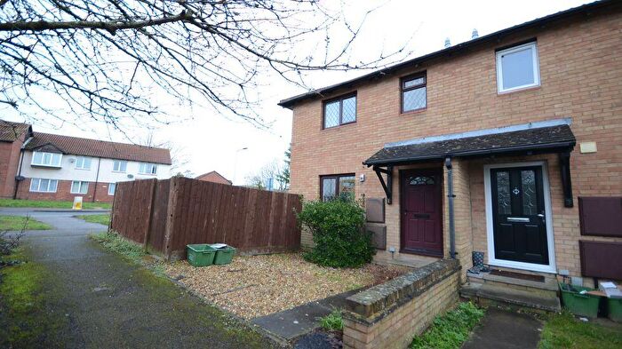 2 Bedroom End Of Terrace House To Rent In Sweet Briar Drive, RG31