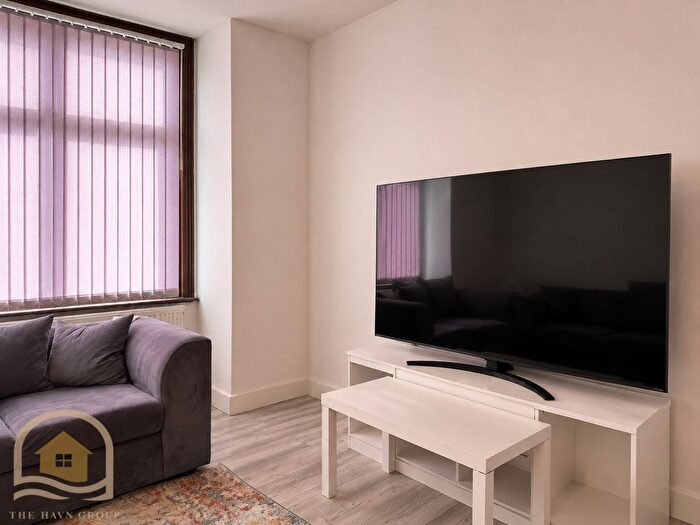 2 Bedroom Maisonette For Sale In Abbotts Road, Middlesex, UB1