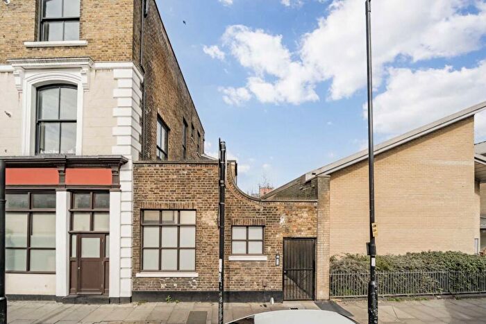 3 Bedroom Flat For Sale In Tollington Park, London, N4