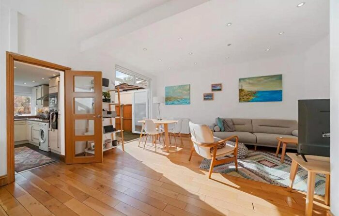 3 Bedroom House To Rent In Leeside Crescent, London, NW11