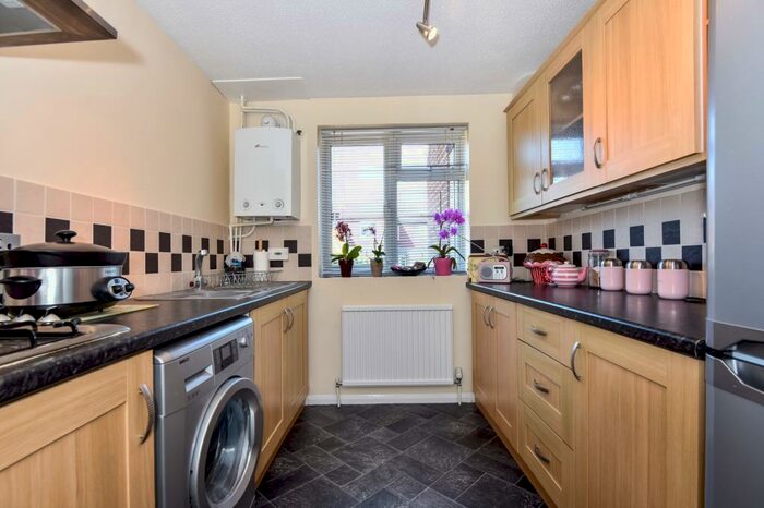 2 Bedroom Terraced House To Rent In Maidenhead, Berkshire, SL6