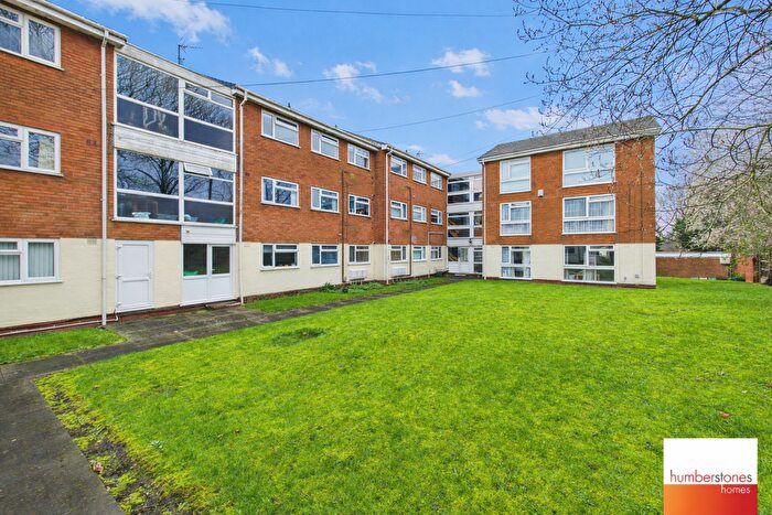 2 Bedroom Flat For Sale In Witton Bank, Narrow Lane, Halesowen, B62