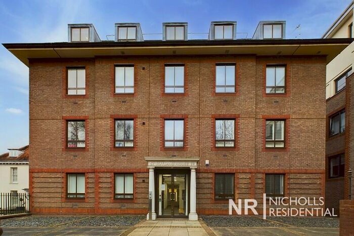 2 Bedroom Flat To Rent In South Street, Epsom, Surrey., KT18