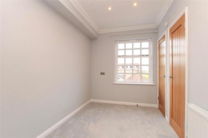 2 Bedroom Apartment To Rent In Ravens Court, Castle Village, Berkhamsted, Hertfordshire, HP4