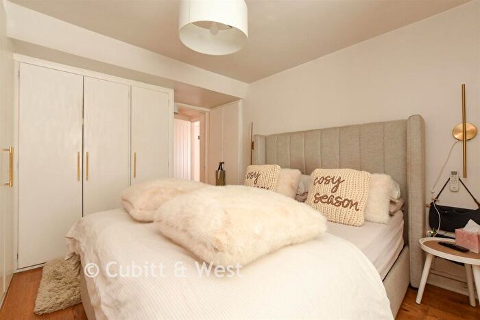 1 Bedroom Ground Maisonette For Sale In Croydon Road, Caterham, Surrey, CR3