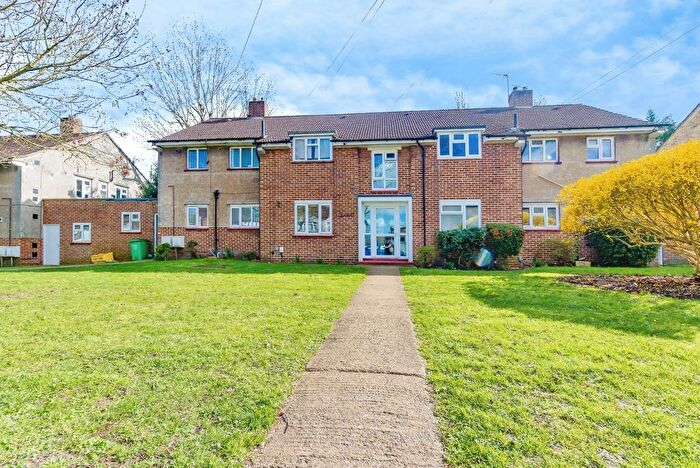 2 Bedroom Maisonette For Sale In The Mount, Coulsdon, Surrey, CR5