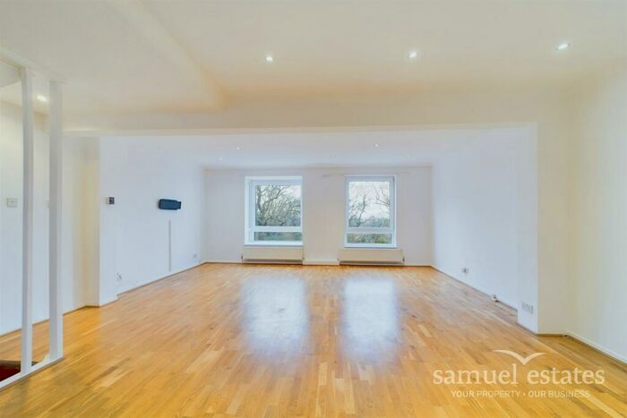 3 Bedroom Flat To Rent In Great Brownings, Sydenham Hill, SE21