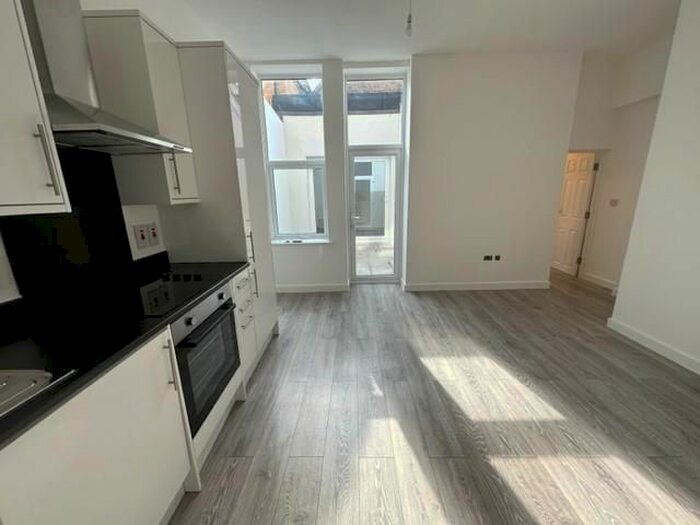 1 Bedroom Flat To Rent In Holly Lane, Ilford, IG3