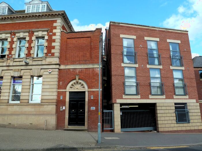 2 Bedroom Flat To Rent In High Street, Sutton Coldfield, B72