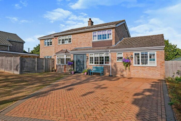 5 Bedroom Detached House For Sale In Orchard Close, Hail Weston, St. Neots, PE19