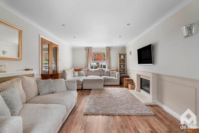 4 Bedroom Detached House For Sale In The Holt, Bishops Cleeve, GL52