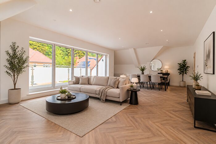 3 Bedroom Flat To Rent In Welcomes Road, Penthouse, CR8