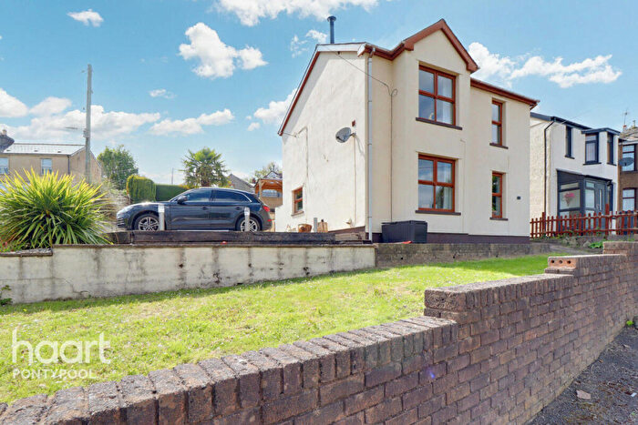 3 Bedroom Detached House For Sale In The Woods, Pontypool, NP4