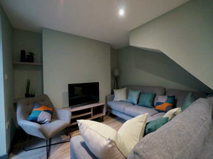 5 Bedroom House To Rent In Garth Road, Bangor, Gwynedd, LL57