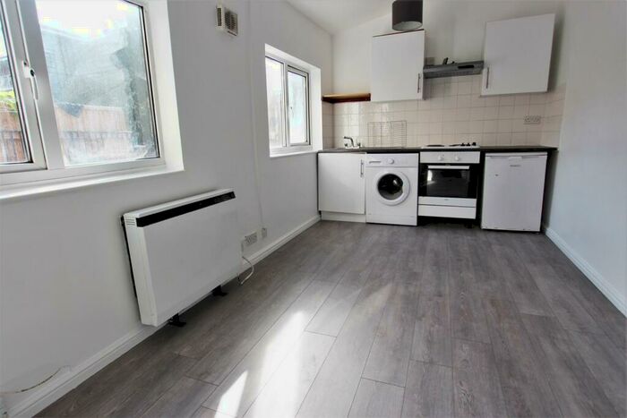 Studio To Rent In Seven Sisters Road, Holloway, N7
