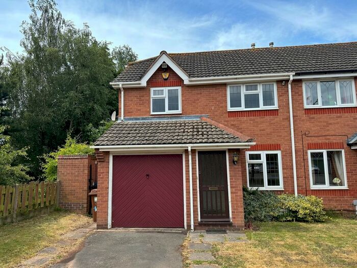 3 Bedroom Semi-Detached House To Rent In Knapton Close, Hinckley, Leicestershire, LE10