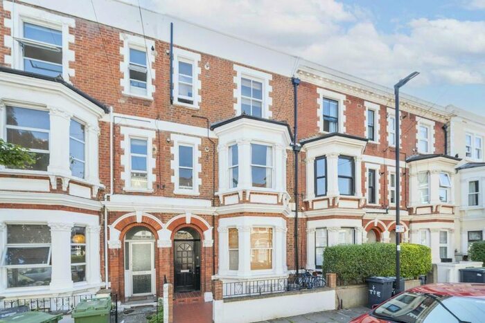 2 Bedroom Flat To Rent In Tregothnan Road, London, SW9