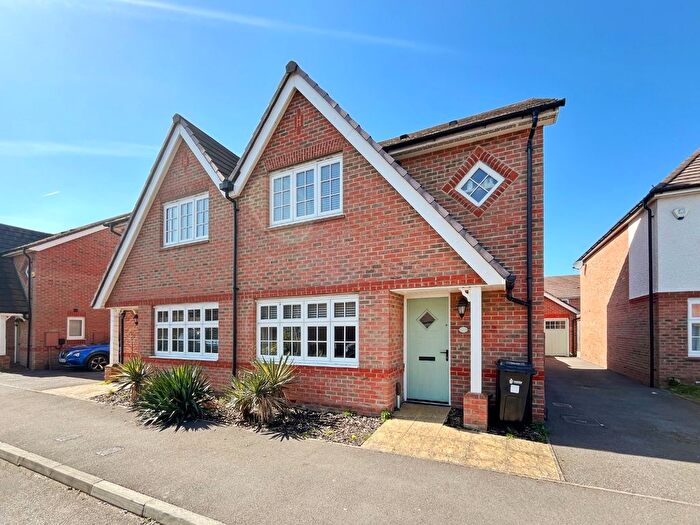 3 Bedroom Semi-Detached House To Rent In Messenger Road, Woodley, Reading, Berkshire, RG5