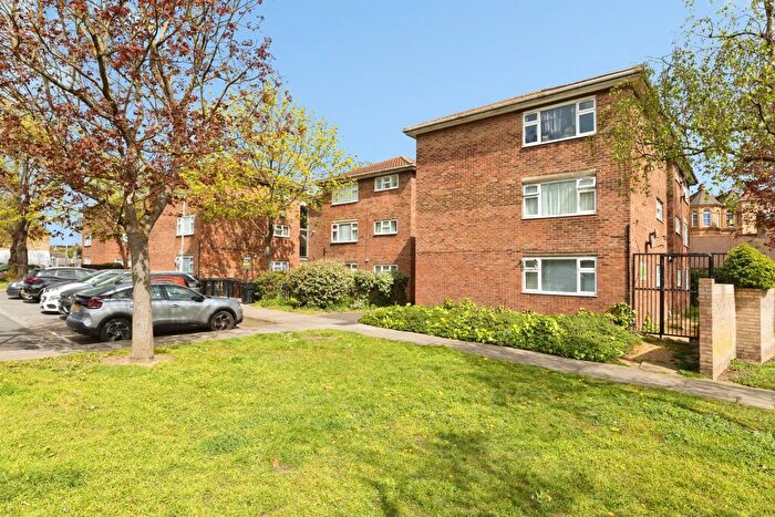 1 Bedroom Flat For Sale In Westbury Road, Barking, IG11