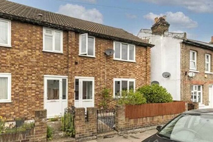 3 Bedroom Property To Rent In Besley Street, London, SW16