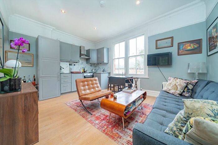 1 Bedroom Flat To Rent In Colney Hatch Lane, London, N10