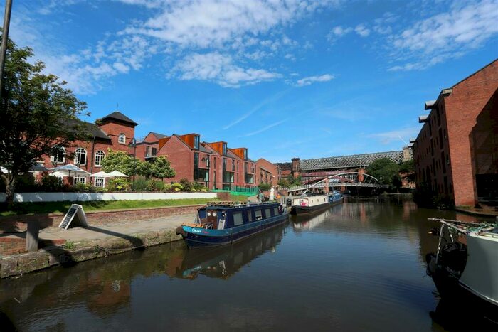 2 Bedroom Apartment To Rent In Canal Wharf House, Castlefield, M15