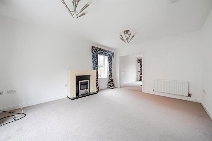 5 Bedroom Detached House For Sale In Gala Close, Bedford, MK41