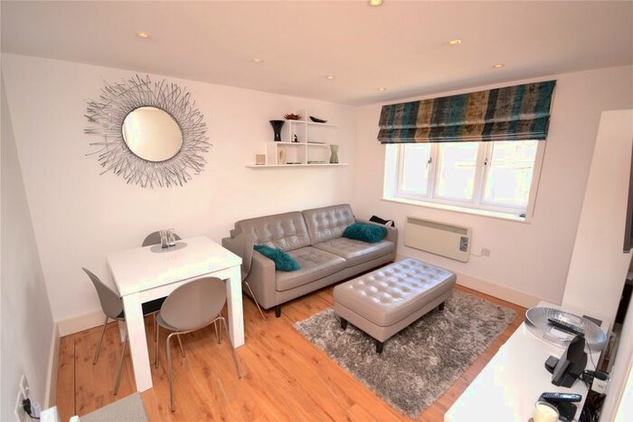 2 Bedroom Flat To Rent In High Road, East Finchley, London, N2