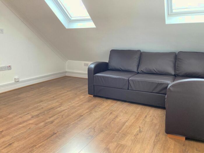 2 Bedroom Flat To Rent In Very Near Balfour Road Area, Acton, W3