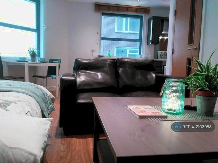 Studio To Rent In Hartshead House, Sheffield, S1