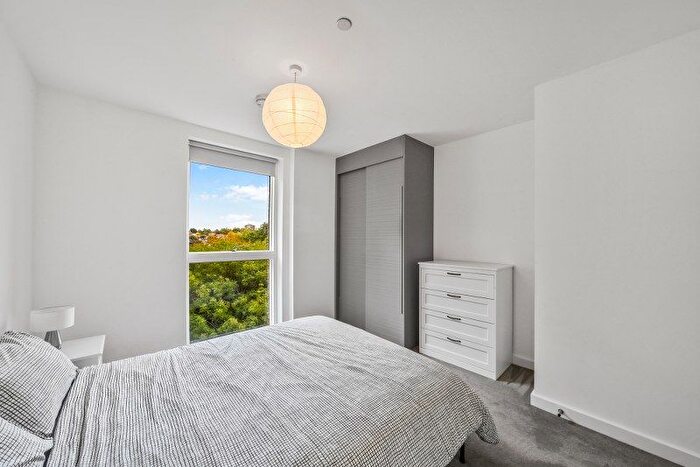 1 Bedroom Flat To Rent In Bathgate Place, London, W13